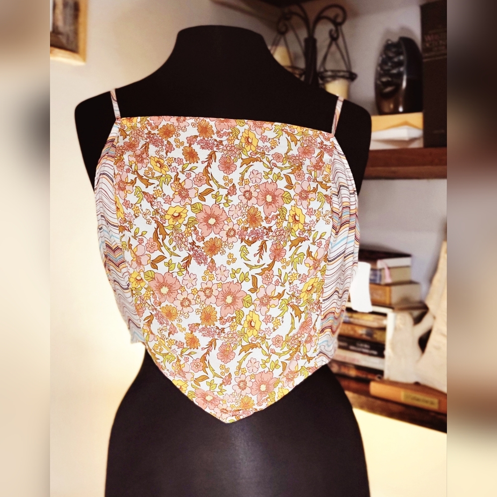 🏵️ NWT!! SO Goods For Life- Square Neck Crop Top Tank - Jrs XL 🏵️